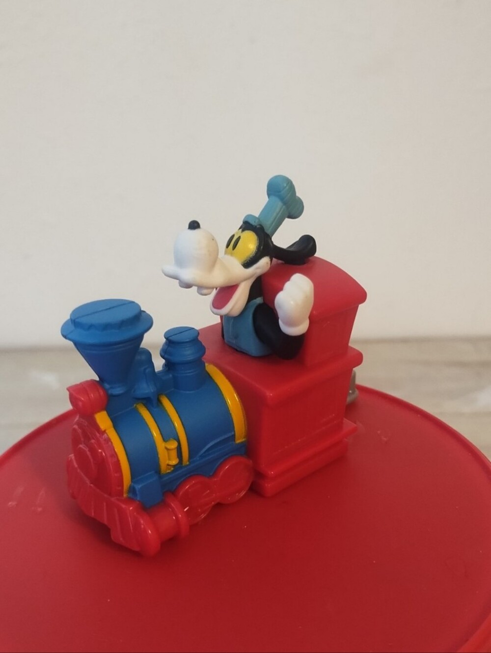 McDonald’s 2020 Walt Disney World Runaway Railway 4” Goofy on Train Toy